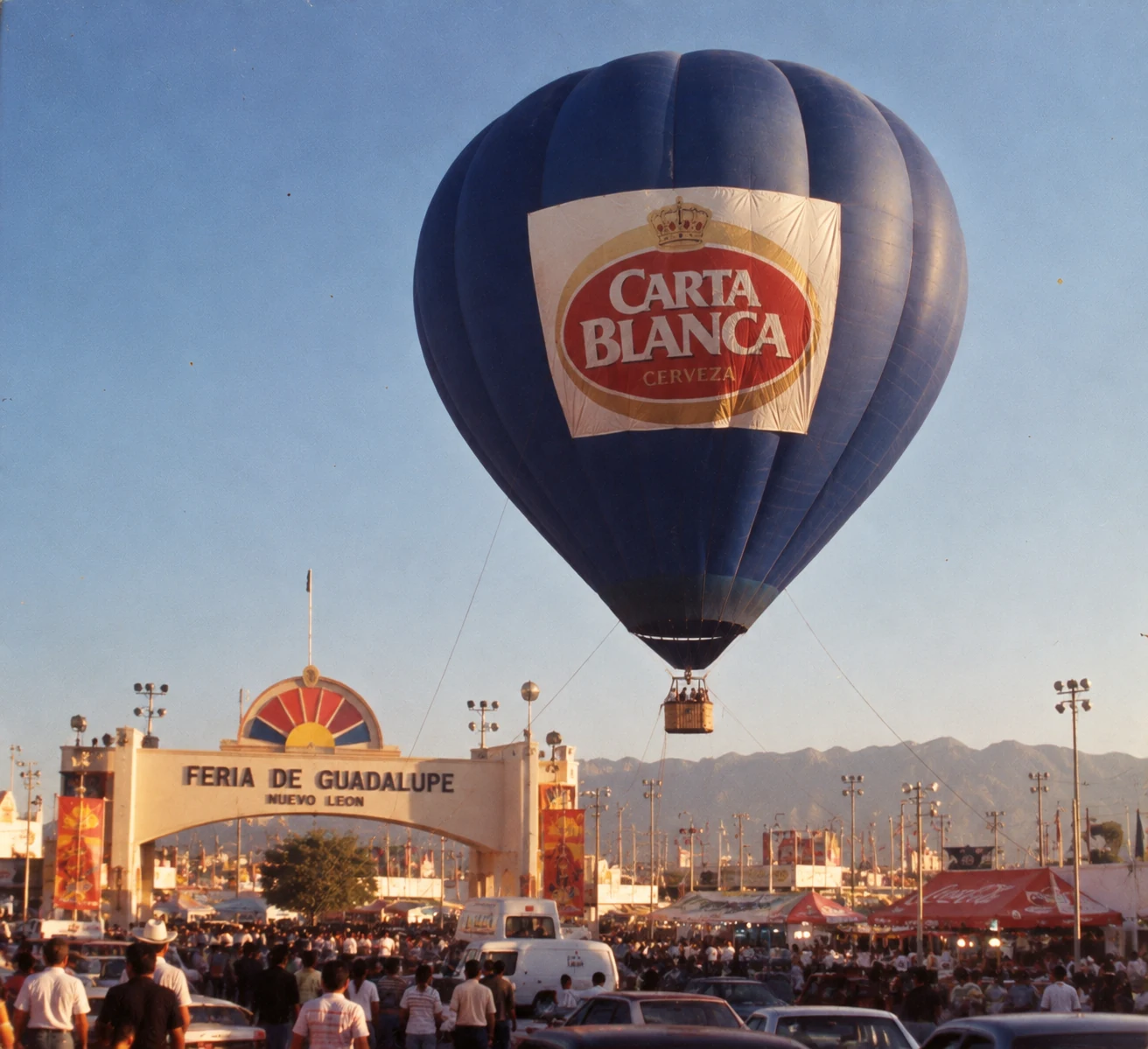 Recreación visual de un globo aerostático publicitario de Carta Blanca en la Feria de Guadalupe